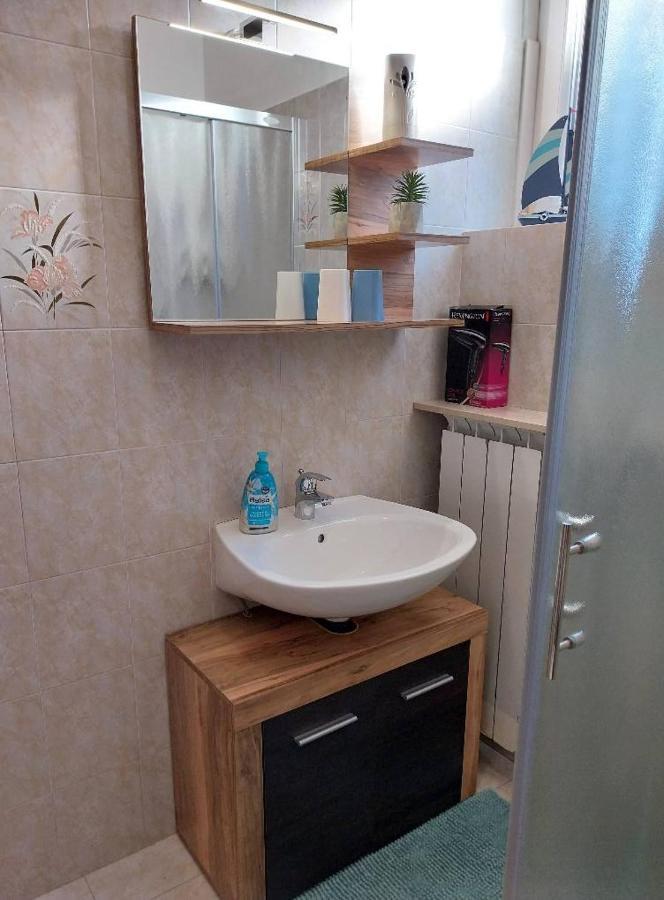 Apartmaji Pri Bosi Nogi Izola Ngoại thất bức ảnh