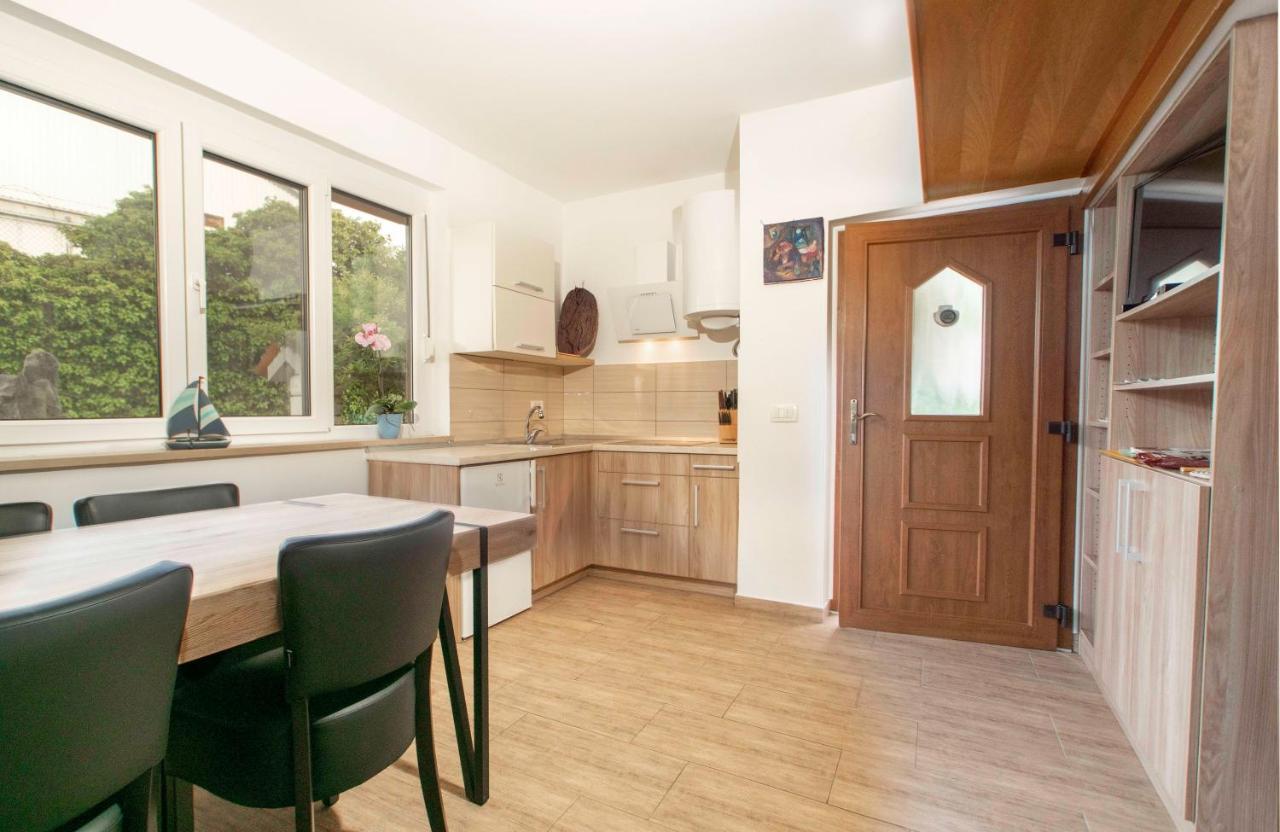 Apartmaji Pri Bosi Nogi Izola Ngoại thất bức ảnh